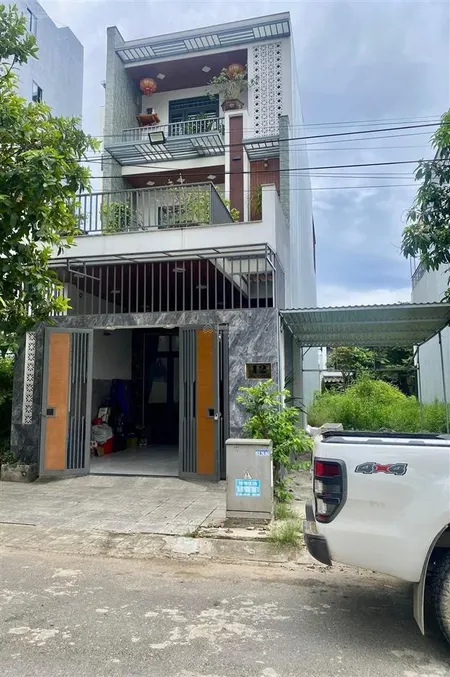 Nhà mặt tiền hoà minh 28, điện âm, cách biển 400m