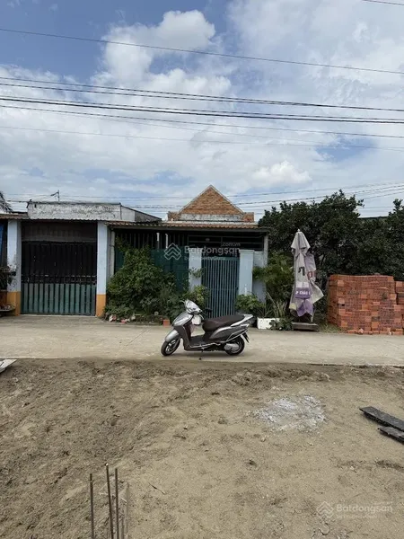 Nhà hẻm bê tông 5m rừng dầu xã mỹ hạnh bắc đức hòa long an giá 1,75 tỷ