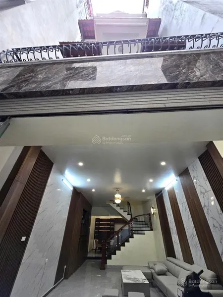Bán nhà phố trần thái tông, 42m2, 5 tầng, 7 ngủ, ô tô đỗ trước nhà, giá chỉ 11,9 tỷ