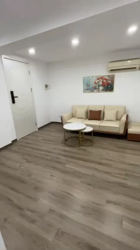 Bán căn hộ tập thể Bách Khoa, Hai Bà Trưng,  nhà đẹp full nội thất, ô tô đỗ cầu thang