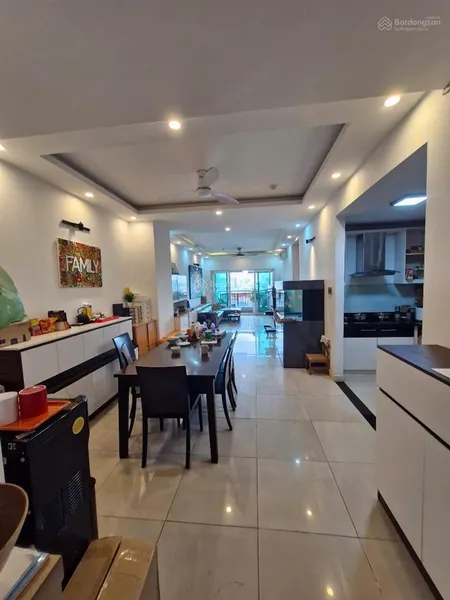 Chính chủ bán cao ốc phú nhuận, 115m2, 2 phòng ngủ, view q1, sổ hồng, giá 6.5 tỷ 0901 499 *** tuấn