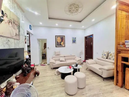 Bán căn hộ tập thể ngõ 108 lò đúc 160m2 sử dụng lô góc ba thoáng nhà đẹp về ở ngay chỉ 5,1 tỷ