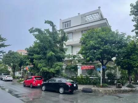 Bán căn biệt thự góc 2mt Đường Bùi Tá Hán. Sát đường Nguyễn Hoàng.