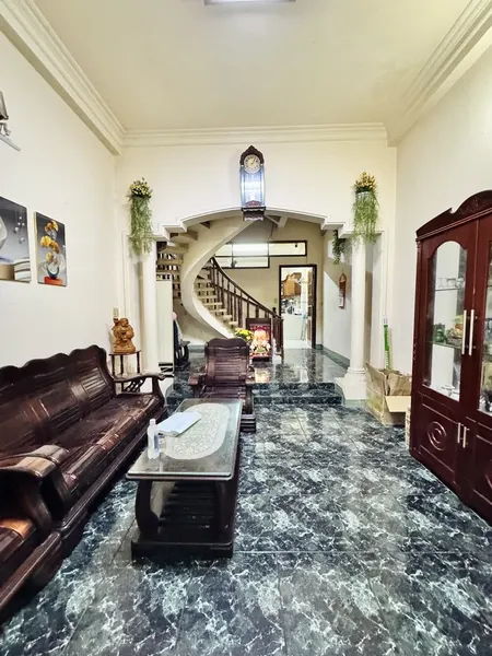 Bán nhà 4 Tầng Mặt Tiền Chợ, giá 11.5 tỷ Phường 13 , Tân Bình.