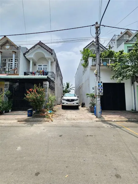 Tôi cần bán gấp lô đất kdc gần đường trần hưng đạo, sát sân vận động dĩ an dt 84m2 shr kdc đông đúc
