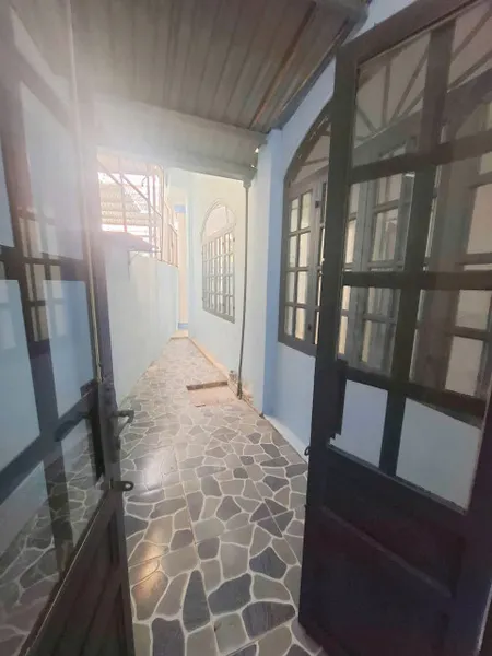 Chủ gửi bán căn nhà 1trệt 1lửng mới Sơn sửa sạch đẹp