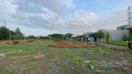 Chính chủ cần xoay vốn bán lại miếng đất thổ cư, sổ sẳn ,xây dựng tự do đầu tư lãi cao. gần chợ c