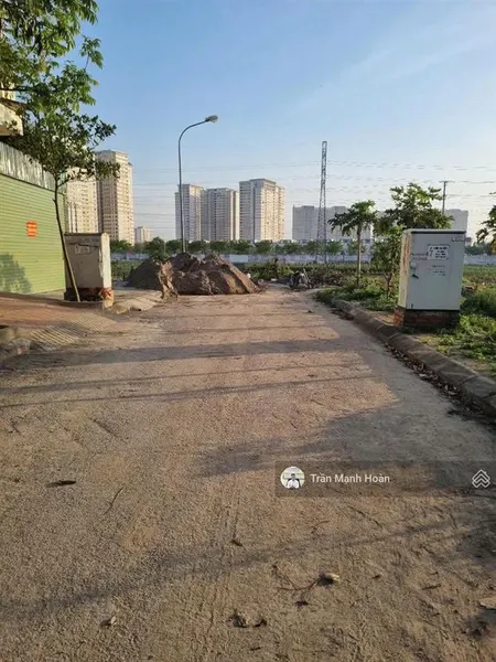 Tôi cần bán gấp lô đất dịch vụ dương nội đối diện aeon mall hà đông. có sẵn nhà c4. giá 10tỷ5