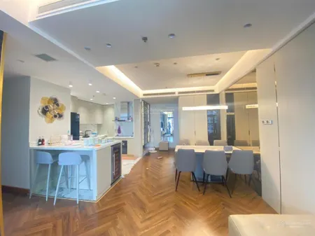 Cần bán gấp căn hộ 131m 3n2wc lô góc royal city, nhà sửa đẹp. 0898 567 ***