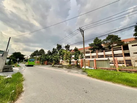 Mặt tiền dx069 nhựa 8m đối diện cổng trường ptth định hoà. vị trí đẹp kinh doanh buôn bán ok