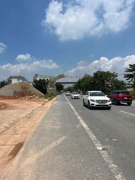 Bán Đất ngay Ngã 4 Trung Tâm TP Phổ Yên. Mặt Đường VĐ 5. S = 75m2, MT 6m Giá 38tr/m2