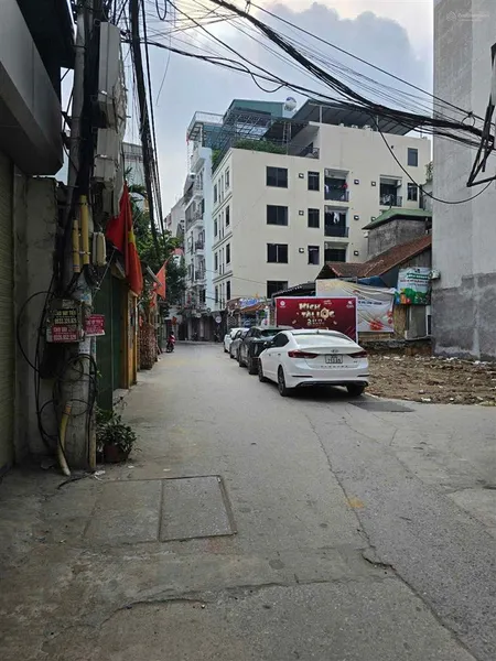 Bán đất tặng nhà cấp 4 kinh doanh ,ngõ thông ,ô tô