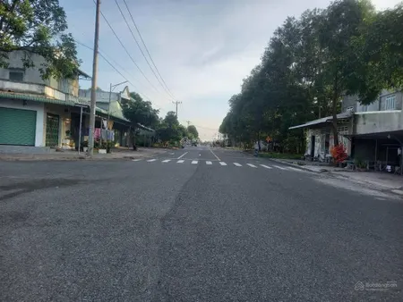 Chủ gửi bán lô đất mặt đường nhựa 150m2 sau trường tiểu học chánh phú hoà, sổ sẵn sang tên liền