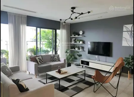Chính chủ cần bán cực gấp căn 2 phòng ngủ 94m2 tầng 15 full nội thất 7.5 tỷ 0911 981 ***