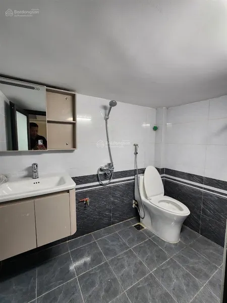 Bán căn hộ tt tầng 1kinh doanh 2 mặt tiền 2 vỉa hè rộng ô tô chạy vòng quanh dt 70m giá 7,39 tỷ