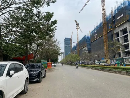 Nhà dân xây 3 tầngtây hồ60mmt4,8mhơn 11 tyôtô 2,5 tấn đi qua ,vào nhà80m ra đường 40m