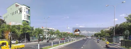 Bán lô đất 128.5m2 ngang 6,8m tặng nhà 2t, mặt tiền đường ngũ hành sơn gần phan tứ gần đh kinh tế
