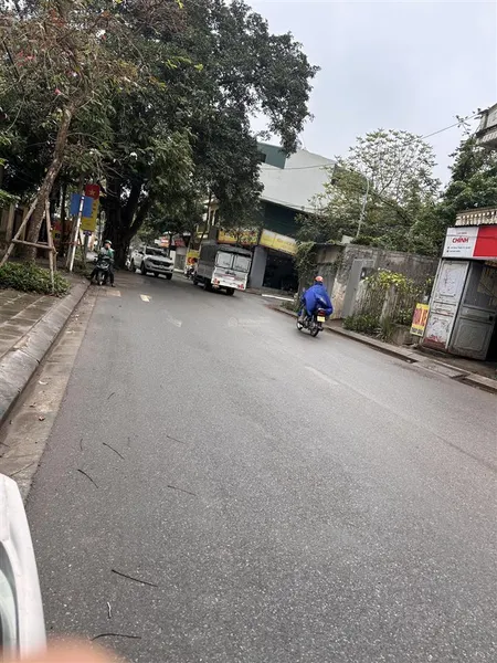 Bán đất tặng nhà c4, ngõ ô tô vào, cách 80m ra đường 1a, và 80m ra đường vũ lăng nối dài, xây vp