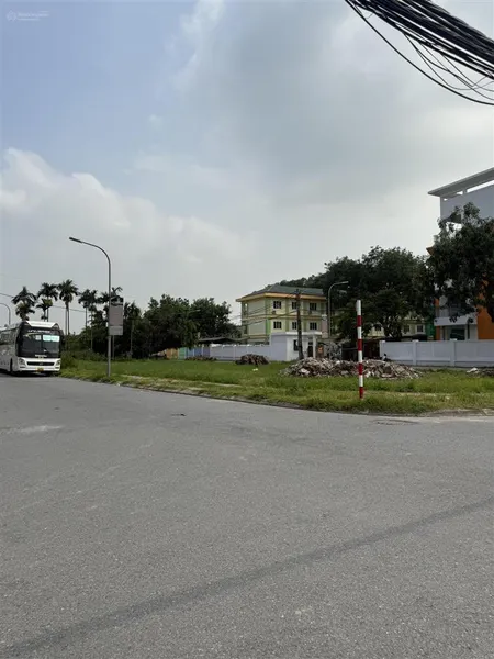 Mảnh đất cực vượng bát khối đông dưo tô vào sổ hoa hậutiện ích trong lòng bàn chân52m2,4.85 tỷ