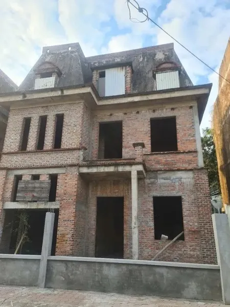 BÁN BIỆT THỰ KĐT Đại Mỗ , NAM TỪ LIÊM , DIỆN TÍCH 210 M2 , XÂY 3 TẦNG , MẶT TIỀN 14M  , GIÁ CHÀO 40.2 tỷ . Mô tả:  BIỆT THƯ BẮC VIỆT - ĐẠI MỖ ✅ THIỆN CHÍ BÁN NHANH - MẶT TIỀN XỊN - ĐỐI DIỆN CÔNG VIÊN - GIỮA HAI TOÀ CHUNG CƯ HH2 VÀ HH3 KINH DOANH BẤT CHẤP