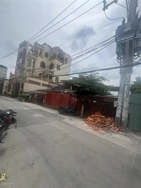 Bán gấp kho 1600m2 1/ đường 10m lê văn quới