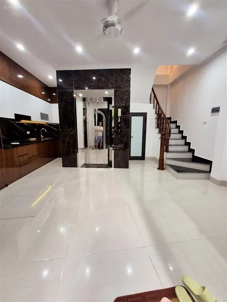 Lô góc vĩnh phúc xây mới, 30m thẳng tắp ra ô tô, 2 thoáng sáng, thang máy, mặt tiền lớn, dt 48m2*5t