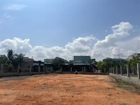 Bán lô góc 3 mặt tiền 670m2. sát safari rừng dầu rạng đông. nằm trên trục cao tốc mới lâm đồng