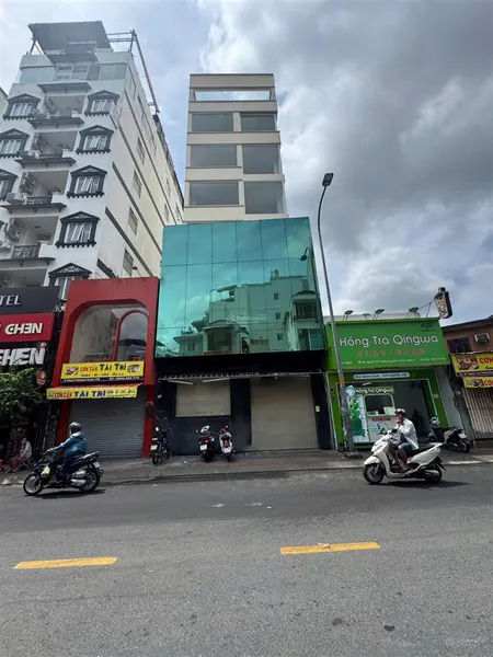 Bán nhà mặt tiền đông du dt 5.3 x 25m 5 lầu hđt 190 triệu/tháng giá bán 70 tỷ tl