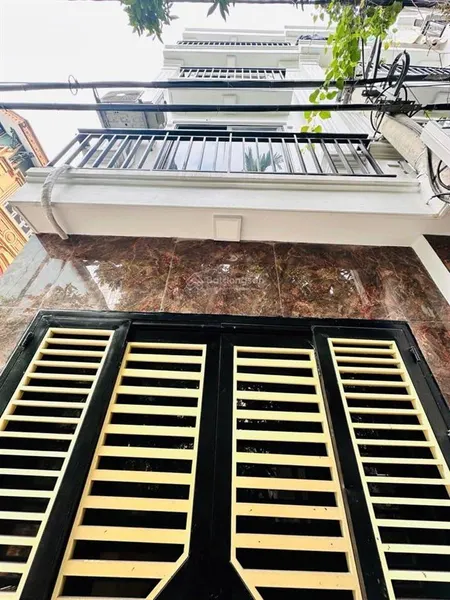 Cần bán gấp nhà quan nhân, dân xây, ngõ thoáng, 4 phòng khép kín, ban công sáng thoáng, hơn 6 tỷ