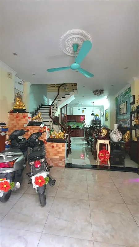 Nhà gấp bán tô hiến thành , p13, q10 sát q3, rất gần q1 , gần mặt tiền , 60m2, 4 tầng, ngang hơn 5m