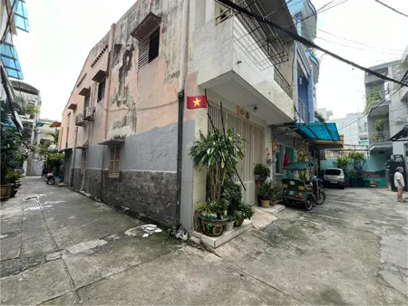 Bán nhà dt 56m2 hxh phường cô giang quận 1. gần trần hưng đạo. ngang 4m. giá 11,8 tỷ.