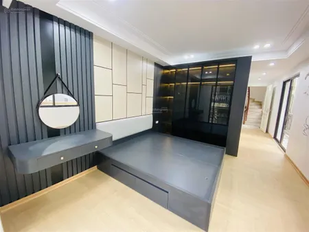 Cần thanh khoản gấp nhà sài đồng, 7 tầng, xây mới, lô góc, thang máy, ô tô vào nhà, full nội thất