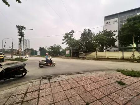 32m2 đất tđc ngọc thuỵ mặt đường 17m lô góc mặt tiền quyền lực view công viên trường học