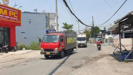 Cần bán đất thổ cư, sổ hồng riêng. mt đường nhựa 8m thông. tiện buôn bán