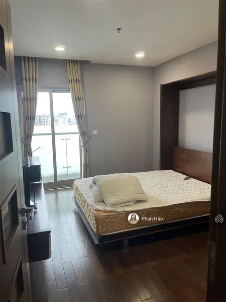 Bán căn hộ lancaster 20 núi trúc, dt 116m2 gồm 3pn, 2 vệ sinh, full đồ. giá 15.2 tỷ. bc tây bắc