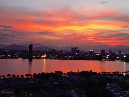 Bán góc 2 phòng ngủ, diện tích 69,6m2, tầng 17 view trực diện sông hàn, toà p2 sun cosmo đà nẵng