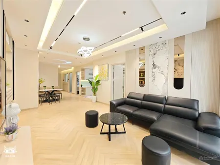 Chủ nhà căn bán gấp căn hộ dt 109m2 toà t2 hướng đông view cực thoáng giá 9,5 tỷ