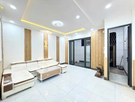 Nhà Cổng Sau Công Ty Pouchen, Cách Đường Trục Chính Chỉ 1 Xẹt