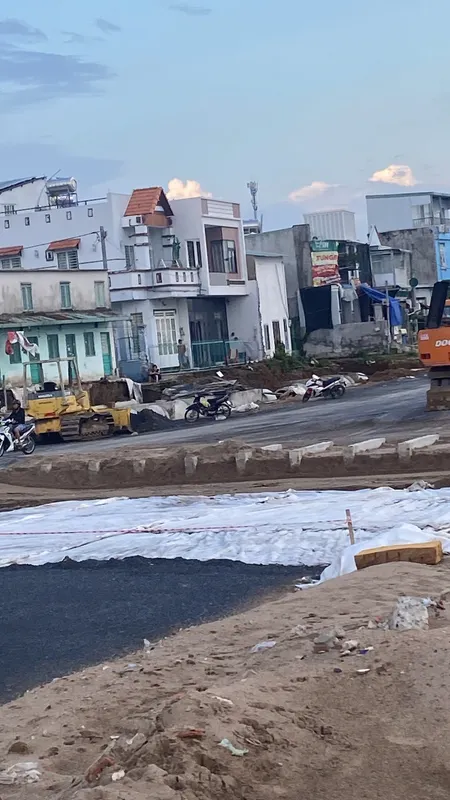 Bán nhà mới xây gần chợ
