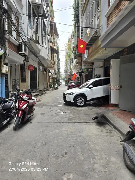 Chính chủ nhờ bán nhà hoàng liệt 38m2, mặt tiền 3.7m, sổ vuông, phân lô, ôtô tránh nhau vào nhà