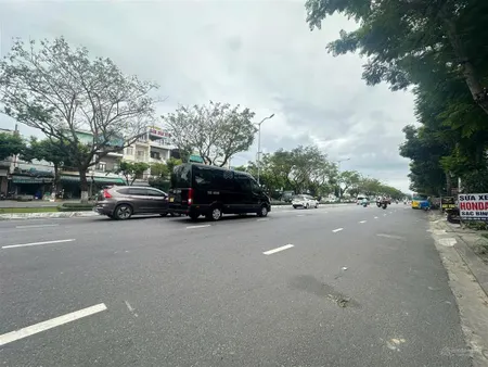 Bán lô đất mt đường 48m lê văn hiến, sát bệnh viện 600g, ngũ hành sơn. giá tốt.