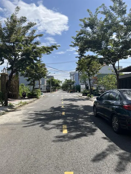 100m2, sát biển du lịch sơn trà ngang đẹp 6m chỉ 10.4 tỷ mặt tiền lê lâm.