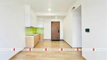 Bán gấp căn 2pn nội thất cơ bản, đã có sổ hồng giá 2tỷ9 bao thuế phí. tầng trung view thoáng