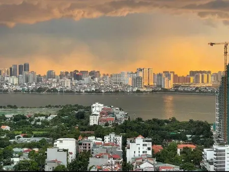 Bán căn d.le roi soleil 3 ngủ 3 wc view hồ tầng cao 17,4 tỷ bao phí nhà thô 104,3m2.