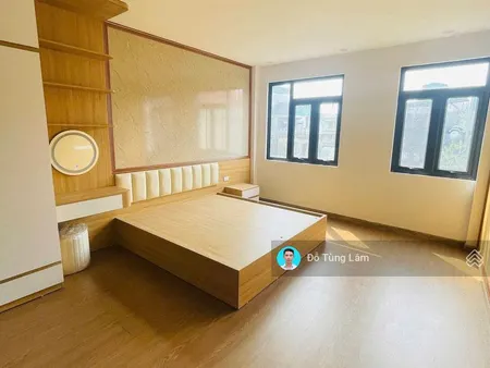 Cần bán 32m2 nhà dân xây, ngõ 83 đường phúc lợi. gần vườn hoa & trường học các cấp