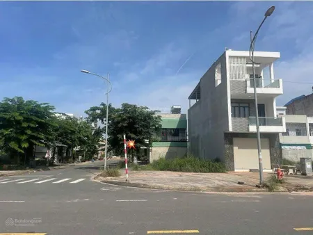 Hàng siêu hiếm! lô 2mt sát chợ đại phước, dt 127m2 giá ngộp 2tỷ100tr cách phà 2km, sổ riêng