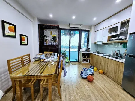 Bán căn chung cư khu đô thị việt hưng 80m2 2 ngủ 1 ban công view công viên 3,1 tỉ