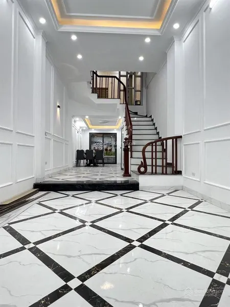 Chính chủ gửi bán. nhà 50m2 có gác lửng đẹp như hình. nhà full nội thất