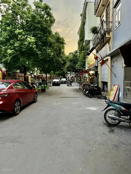 Bán nhà kim giang 44m 4 tầng 5m mặt tiền ô tô đỗ cổng vị trí đẹp ở kinh doanh