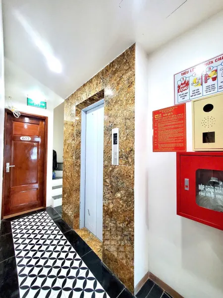 Bán nhà Ngõ Hoà Bình (Khâm Thiên) 53m, 7 tầng, mt 5.3m, giá 15.8 tỷ